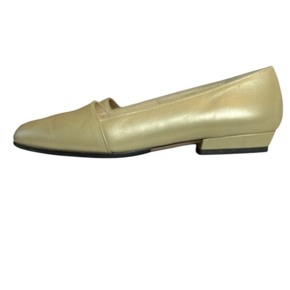 Soft gold Italian made leather flats - Picture 1 of 10